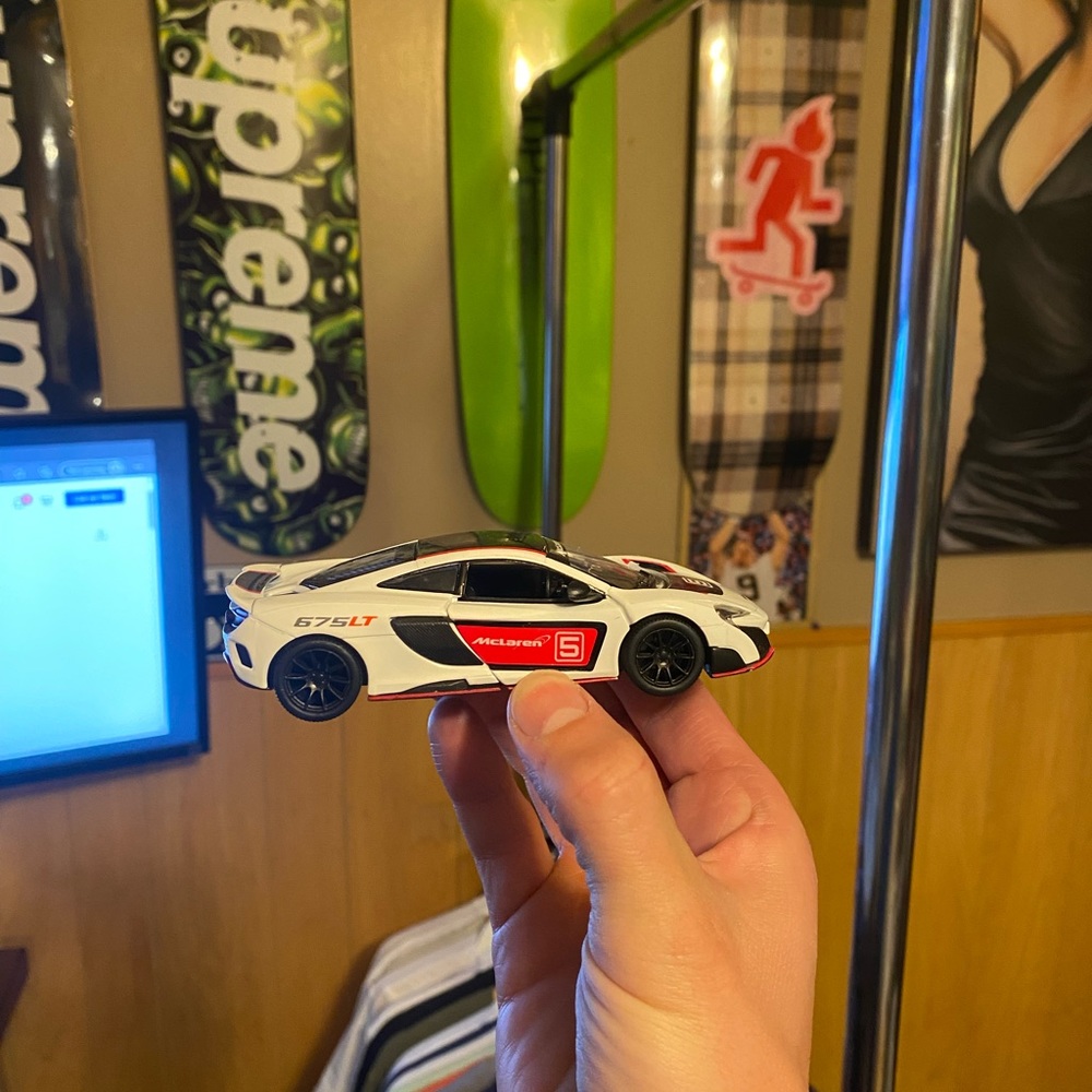 McLaren 675LT White Kinsmart Toy Model 1/36 Scale Diecast Metal Car Present